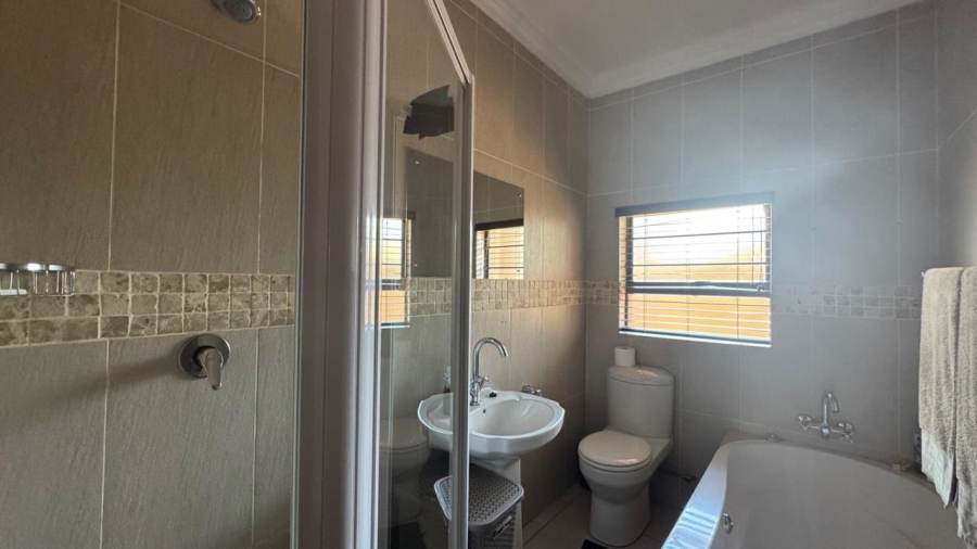 4 Bedroom Property for Sale in Roylglen Gardens Northern Cape